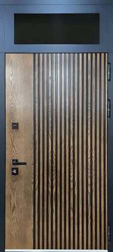 Входная дверь для дома с фрамугой №30